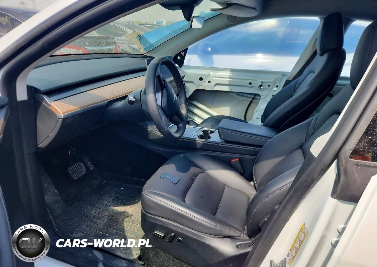 2025 Tesla Model Y VIN:7SAYGDEDXSF247860 - 7