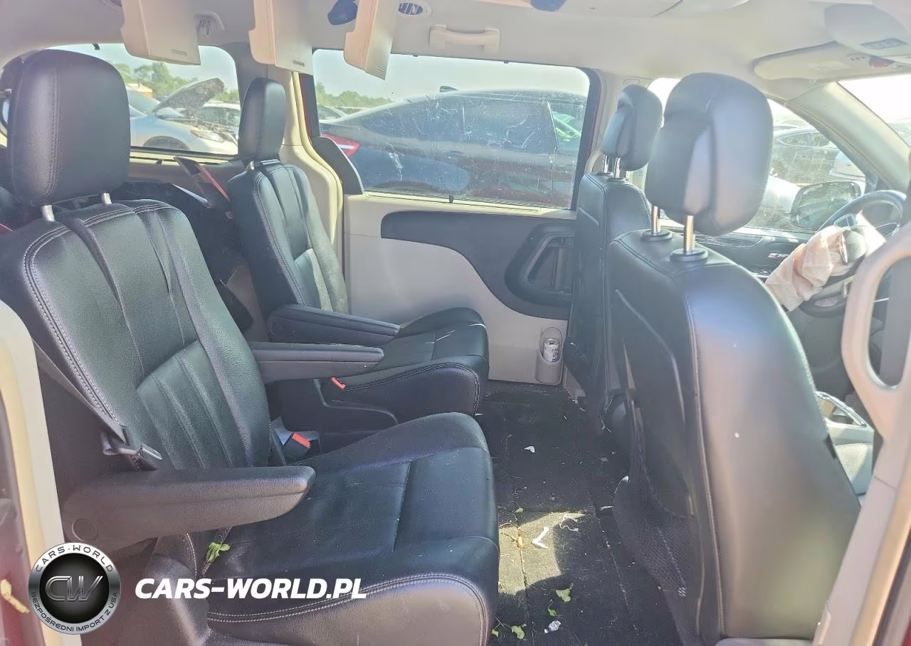 2015 Chrysler Town & Country Touring VIN:2C4RC1BG3FR665097 - 10