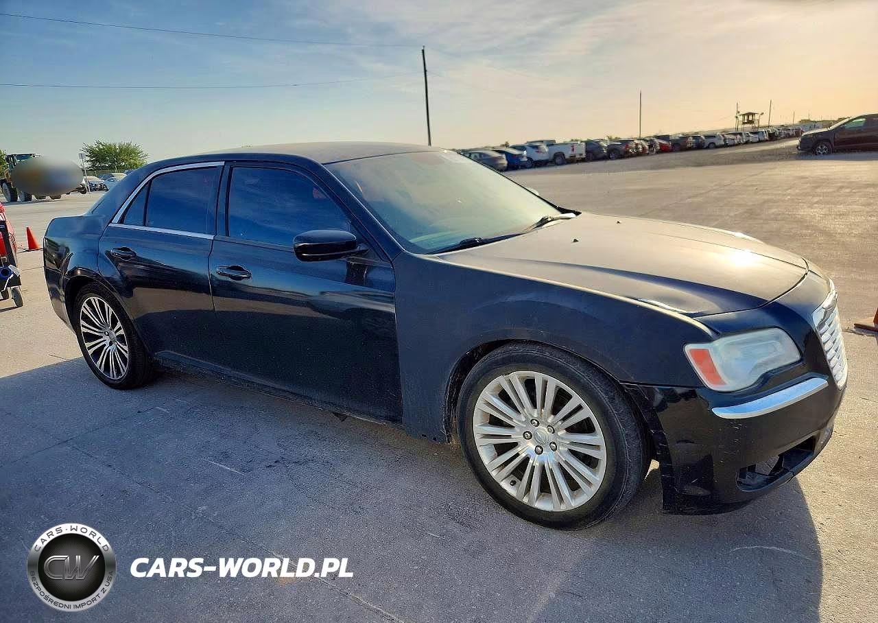2013 Chrysler 300 S VIN:2C3CCABGXDH658645 - 4