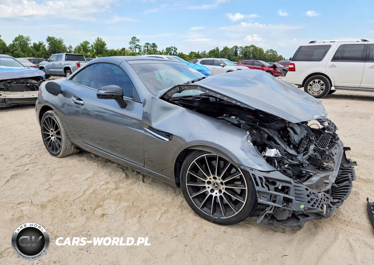 2018 Mercedes-Benz Slc 300 VIN:WDDPK3JA8JF149438 - 4