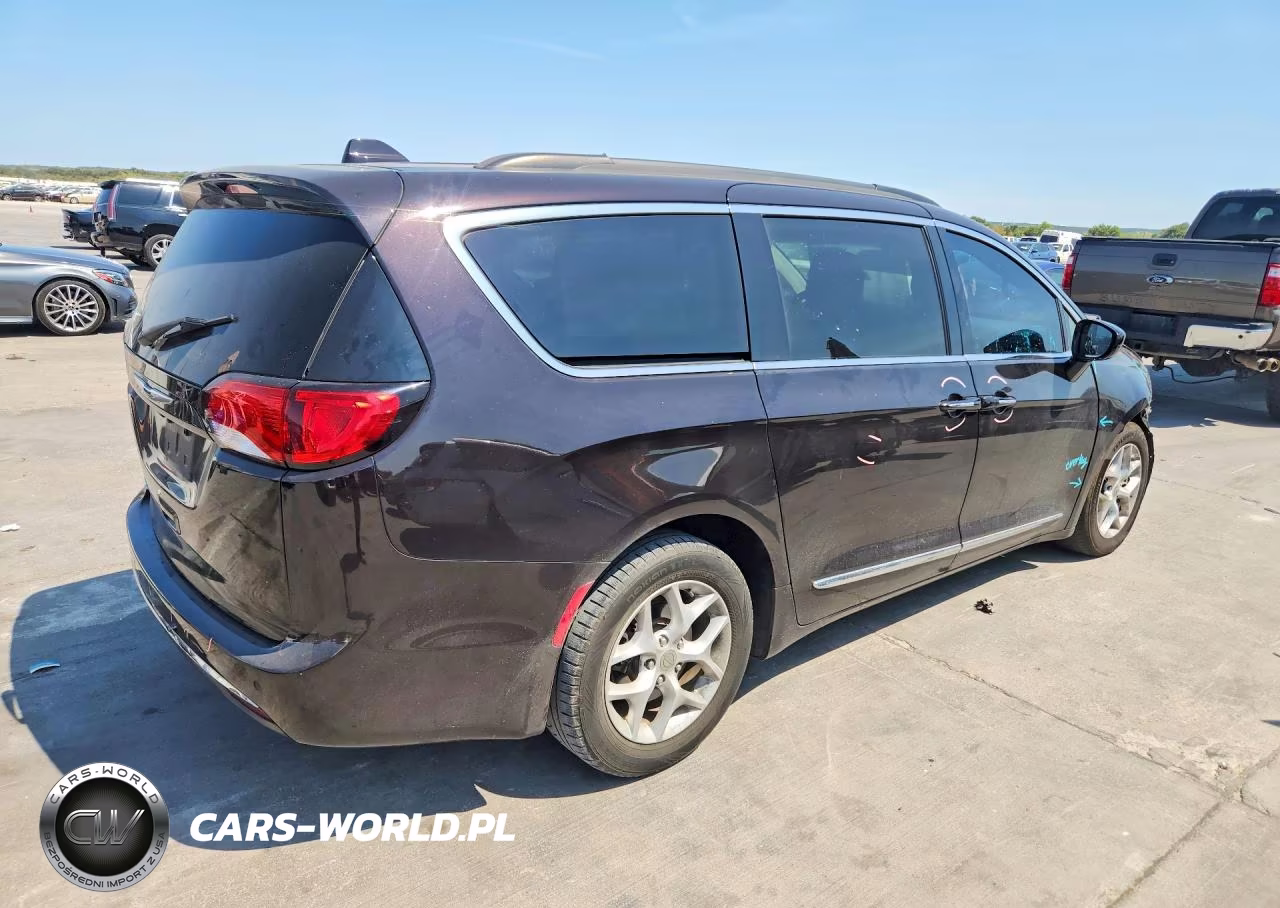 2017 Chrysler Pacifica Touring L VIN:2C4RC1BG0HR810275 - 3