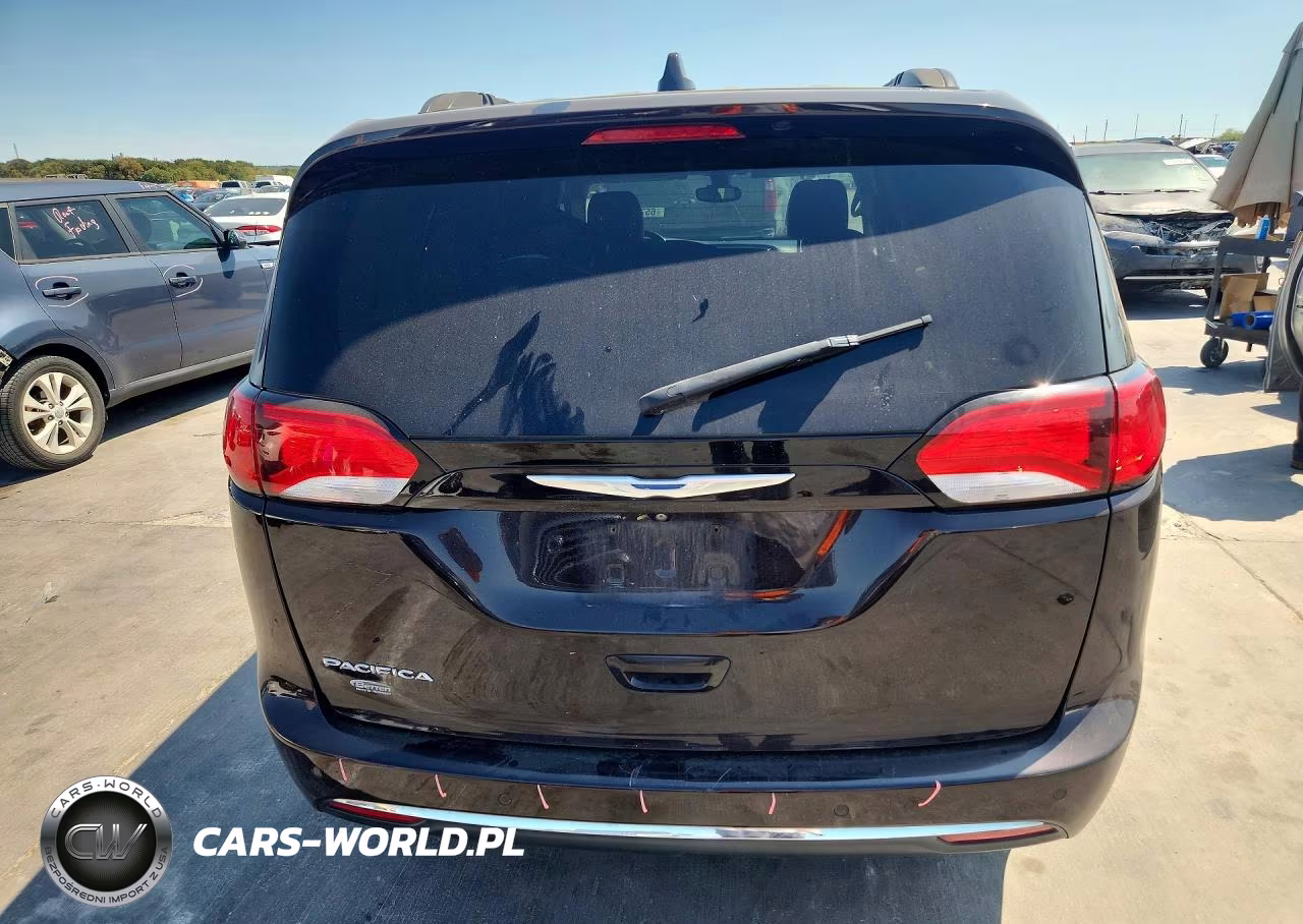 2017 Chrysler Pacifica Touring L VIN:2C4RC1BG0HR810275 - 6