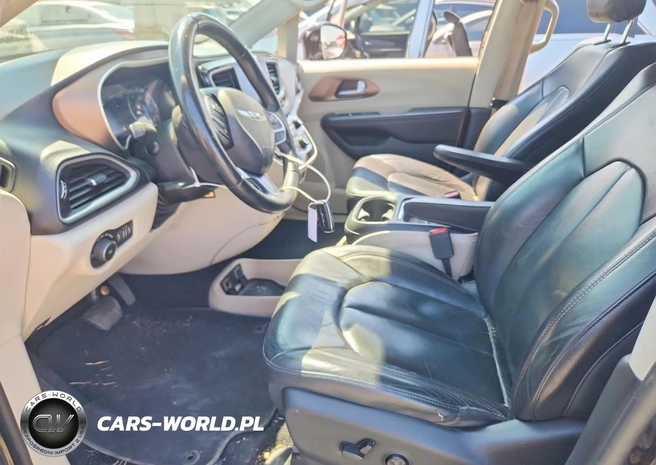 2017 Chrysler Pacifica Touring L VIN:2C4RC1BG0HR810275 - 7