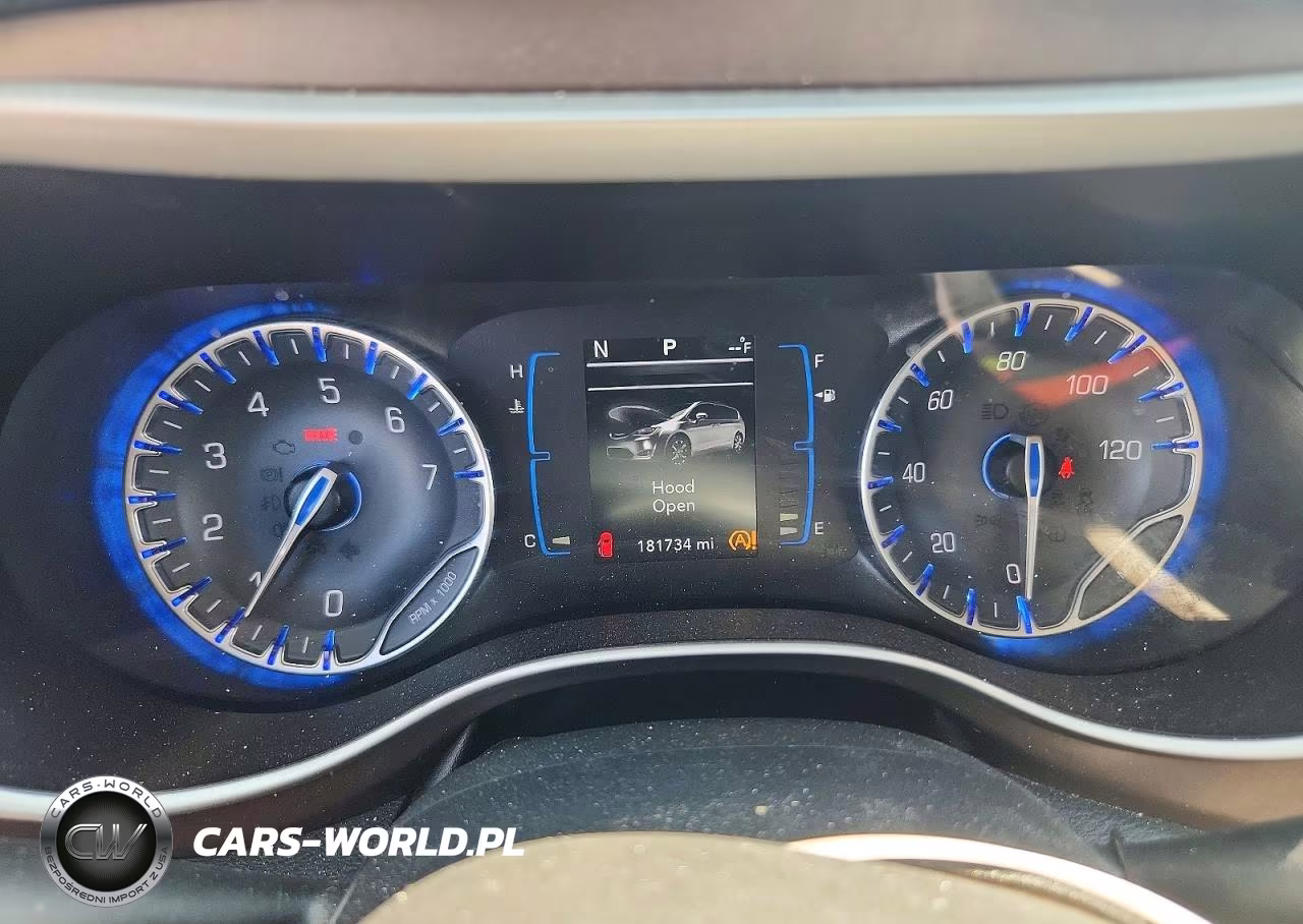 2017 Chrysler Pacifica Touring L VIN:2C4RC1BG0HR810275 - 9