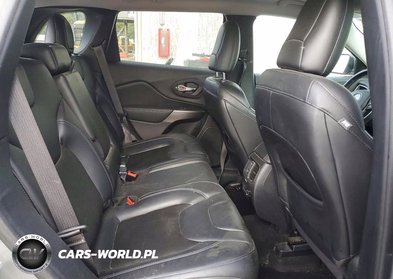 2020 Jeep Cherokee Latitude Plus VIN:1C4PJMLN3LD555354 - 11