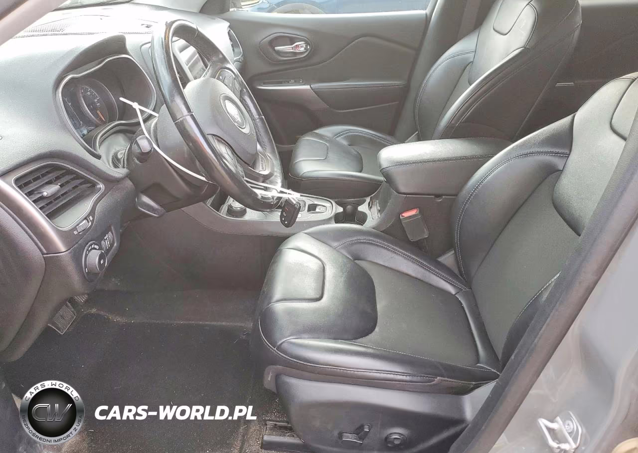 2020 Jeep Cherokee Latitude Plus VIN:1C4PJMLN3LD555354 - 7
