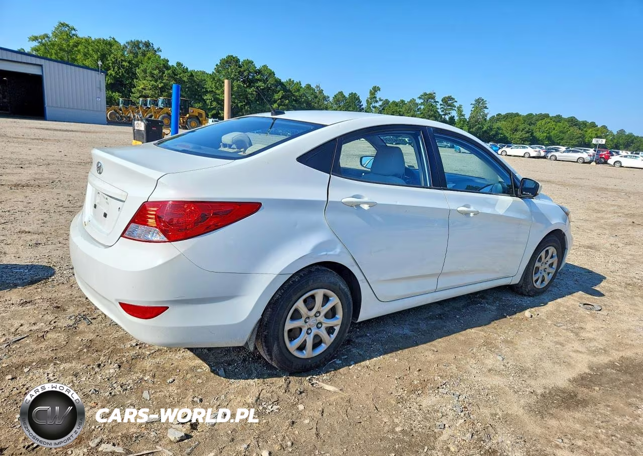 2013 Hyundai Accent Gls VIN:KMHCT4AE6DU393552 - 3