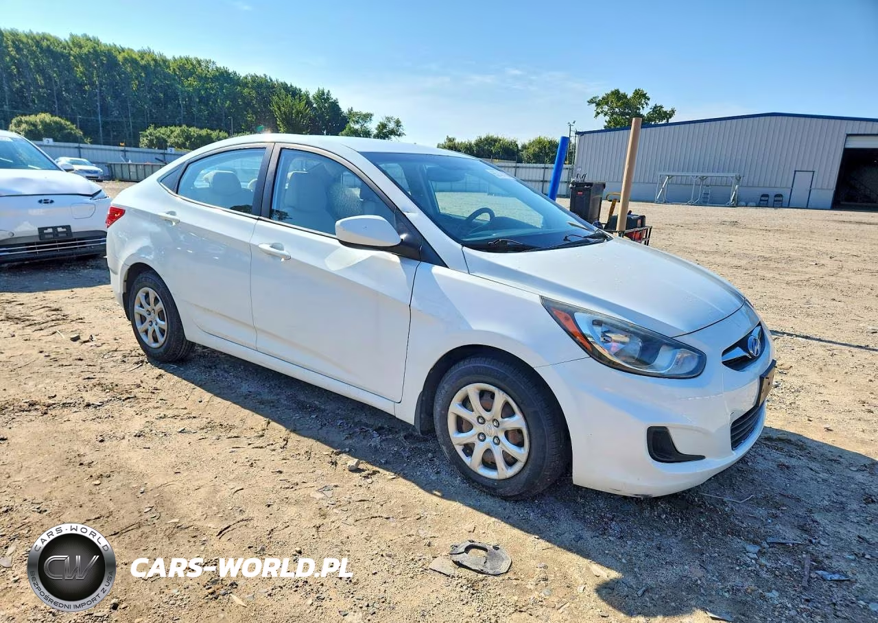 2013 Hyundai Accent Gls VIN:KMHCT4AE6DU393552 - 4