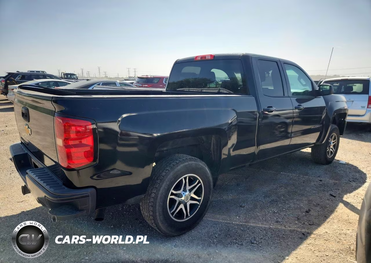 2018 Chevrolet Silverado C1500 Custom VIN:1GCRCPEH1JZ283043 - 3