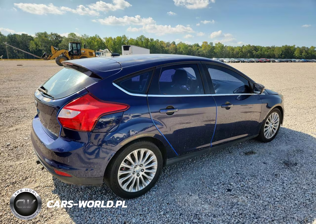 2012 Ford Focus Titanium VIN:1FAHP3N24CL111024 - 3