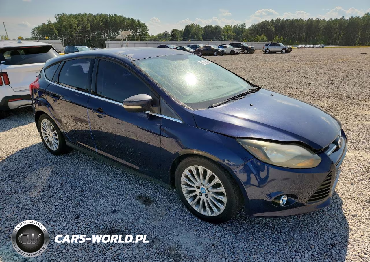 2012 Ford Focus Titanium VIN:1FAHP3N24CL111024 - 4