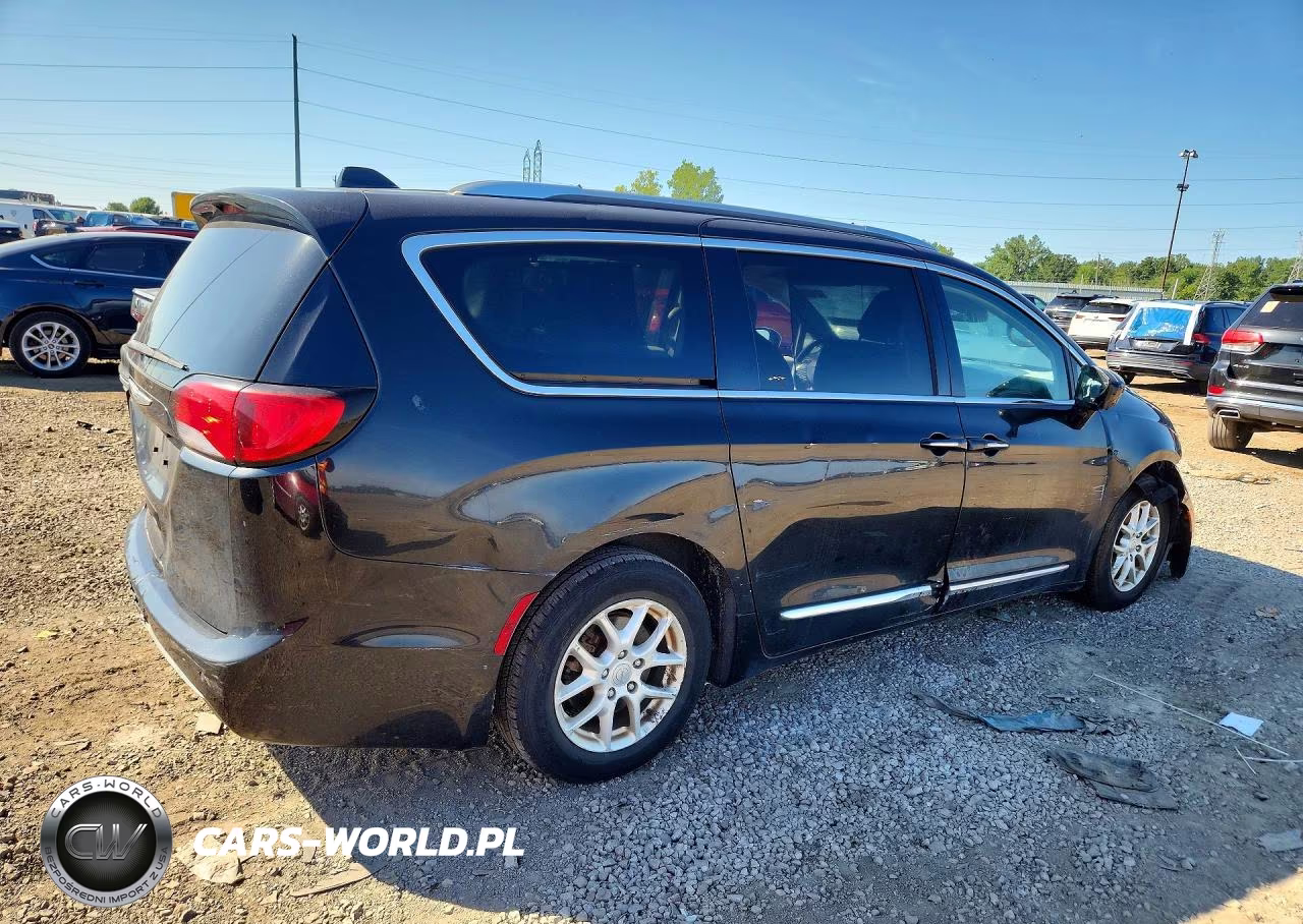 2020 Chrysler Pacifica Touring L VIN:2C4RC1BG2LR133593 - 3