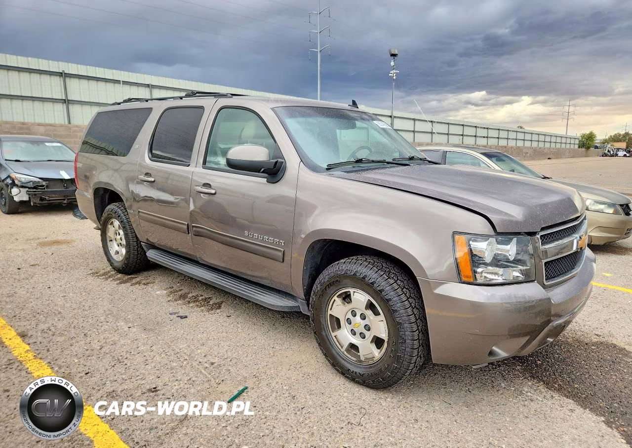 2014 Chevrolet Suburban C1500 Lt VIN:1GNSCJE08ER241815 - 4