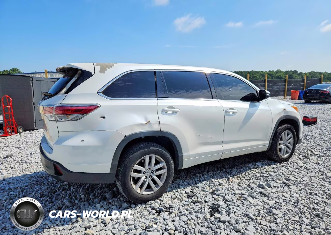2015 Toyota Highlander Le VIN:5TDZKRFH5FS052989 - 3