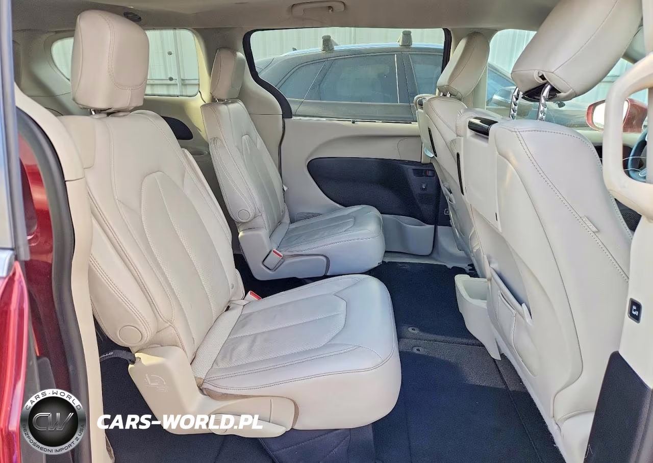 2017 Chrysler Pacifica Touring L Plus VIN:2C4RC1EG2HR526089 - 11