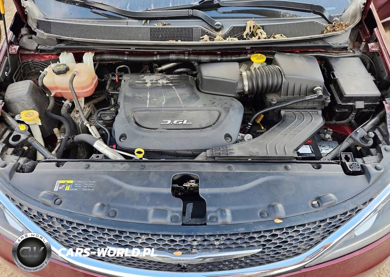 2017 Chrysler Pacifica Touring L Plus VIN:2C4RC1EG2HR526089 - 12