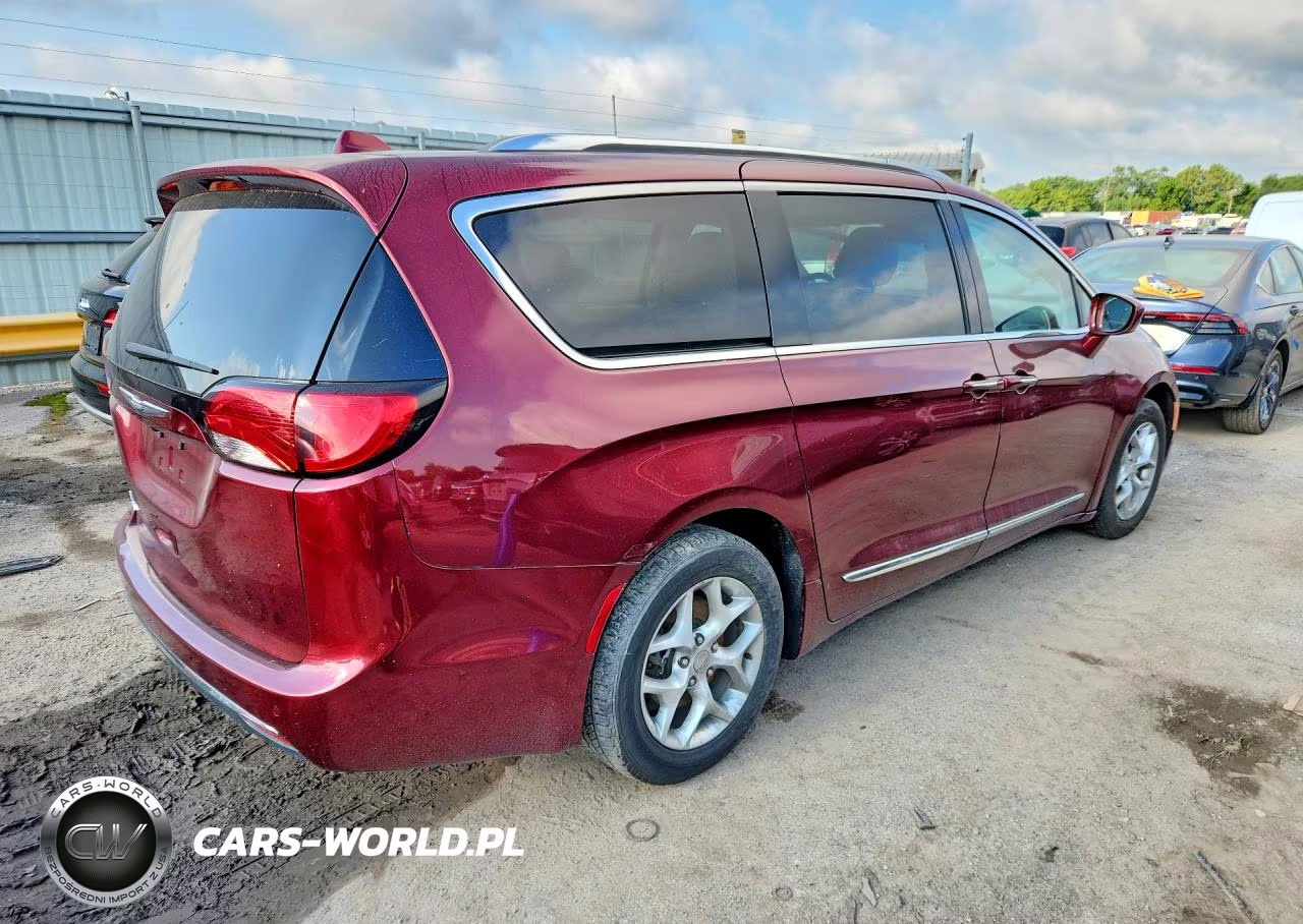 2017 Chrysler Pacifica Touring L Plus VIN:2C4RC1EG2HR526089 - 3