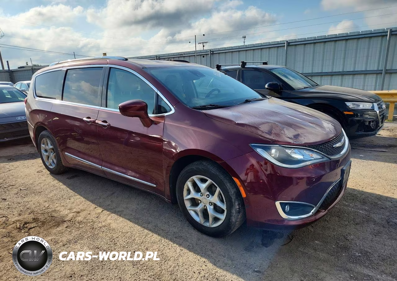 2017 Chrysler Pacifica Touring L Plus VIN:2C4RC1EG2HR526089 - 4
