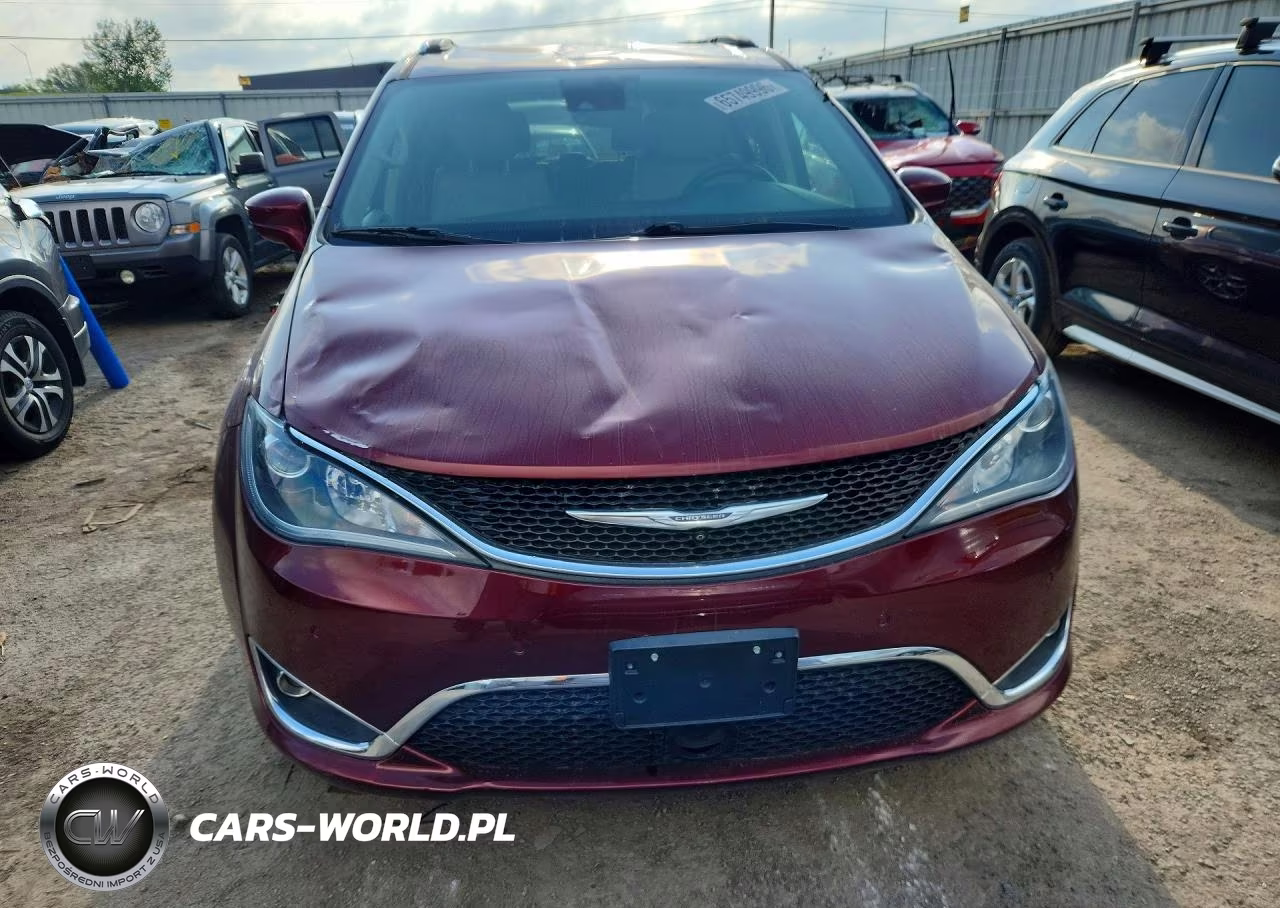 2017 Chrysler Pacifica Touring L Plus VIN:2C4RC1EG2HR526089 - 5