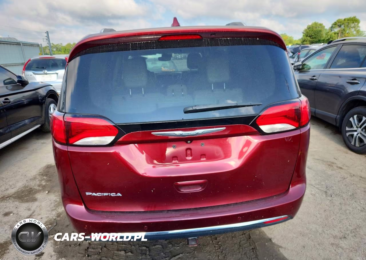 2017 Chrysler Pacifica Touring L Plus VIN:2C4RC1EG2HR526089 - 6