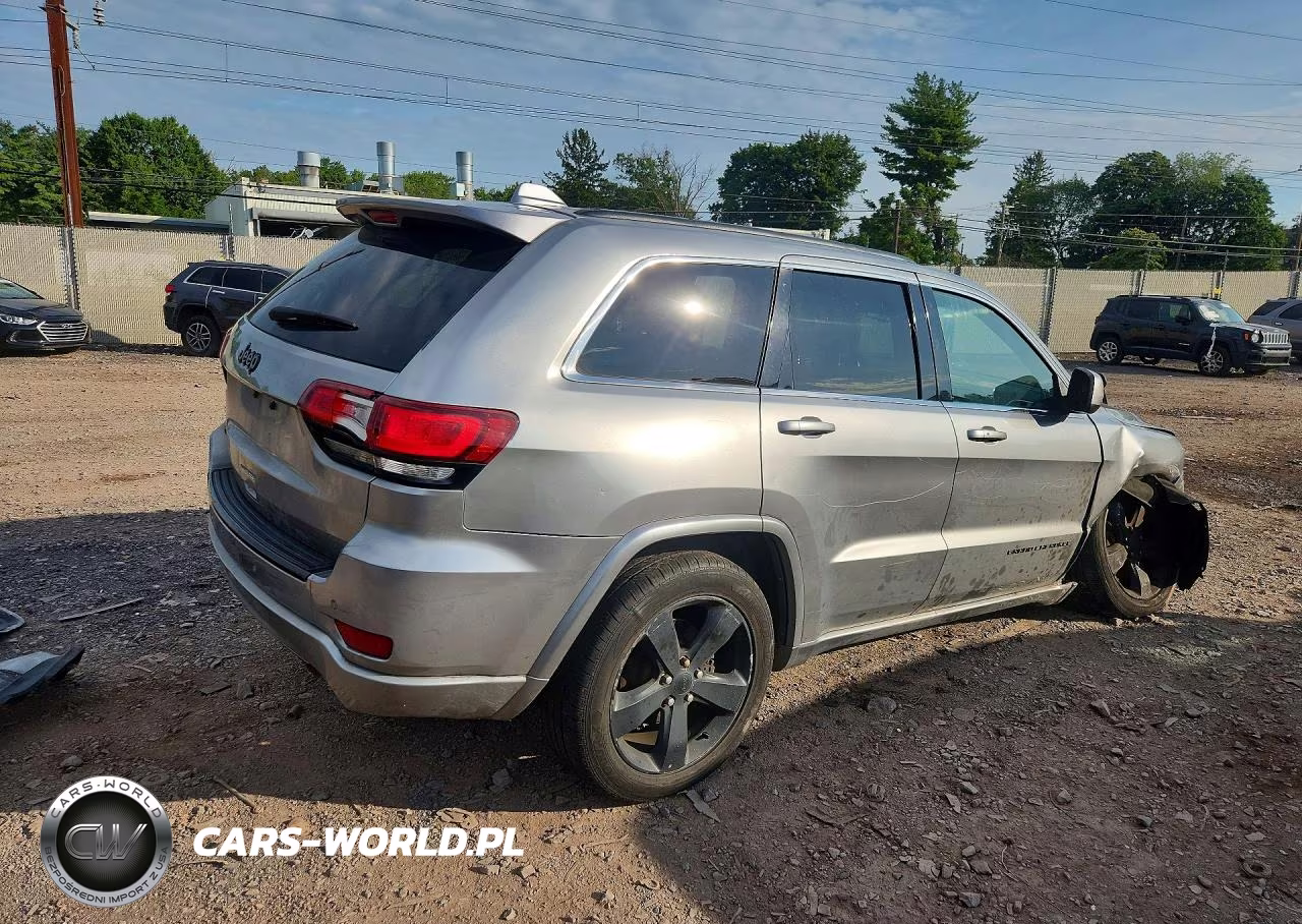 2015 Jeep Grand Cherokee Laredo VIN:1C4RJFAGXFC227352 - 3