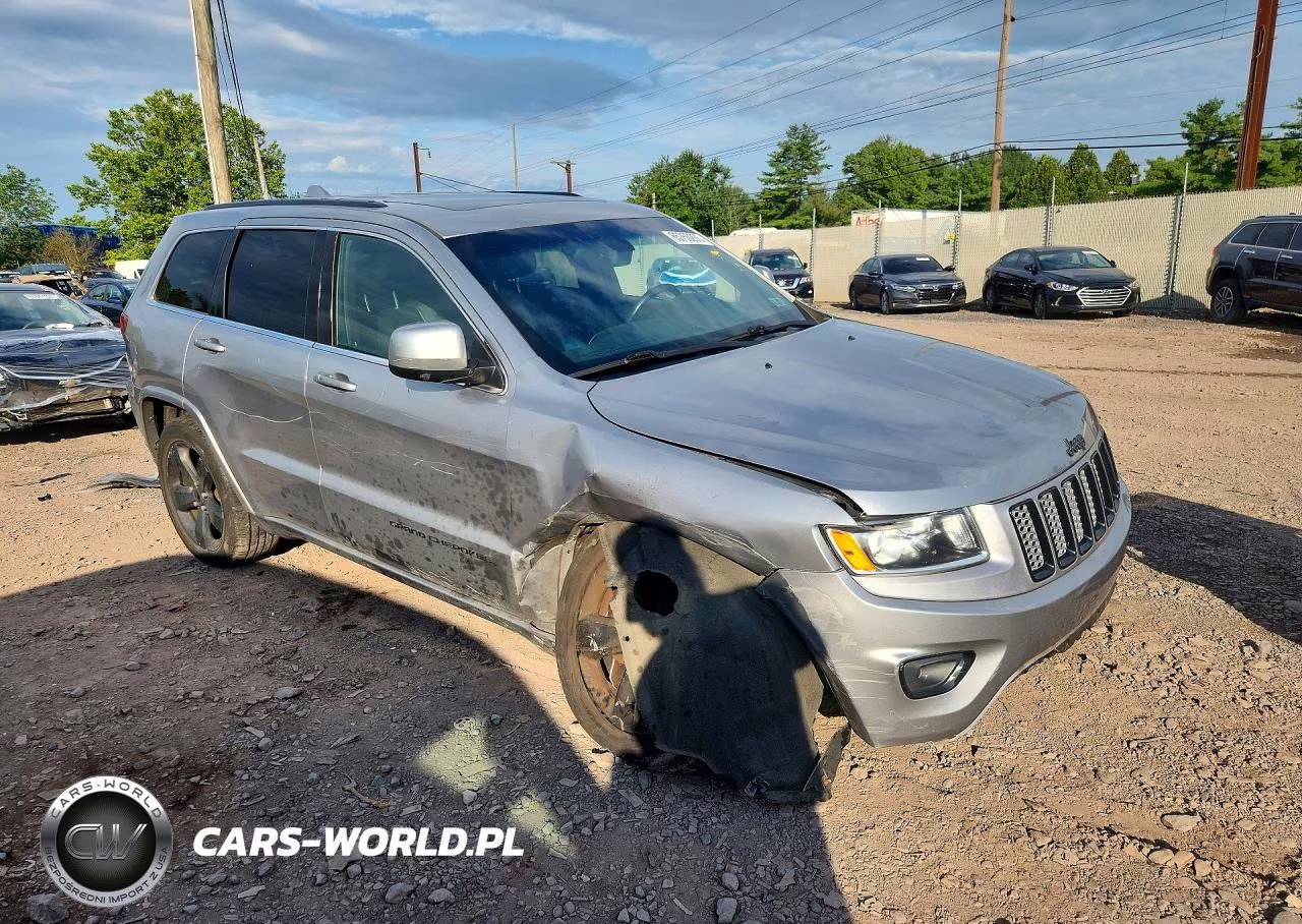 2015 Jeep Grand Cherokee Laredo VIN:1C4RJFAGXFC227352 - 4