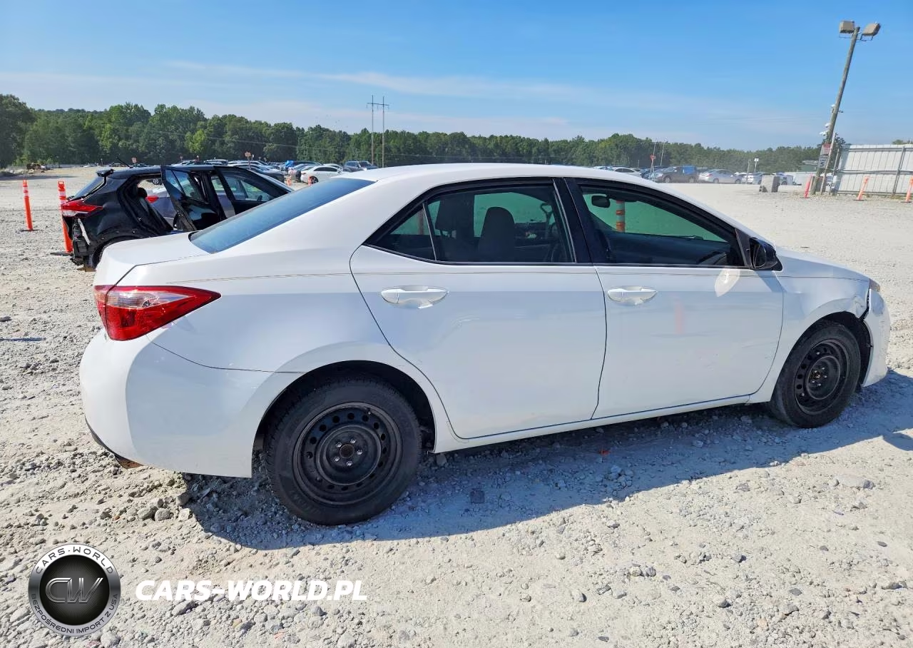 2018 Toyota Corolla Le VIN:5YFBURHE0JP847187 - 3