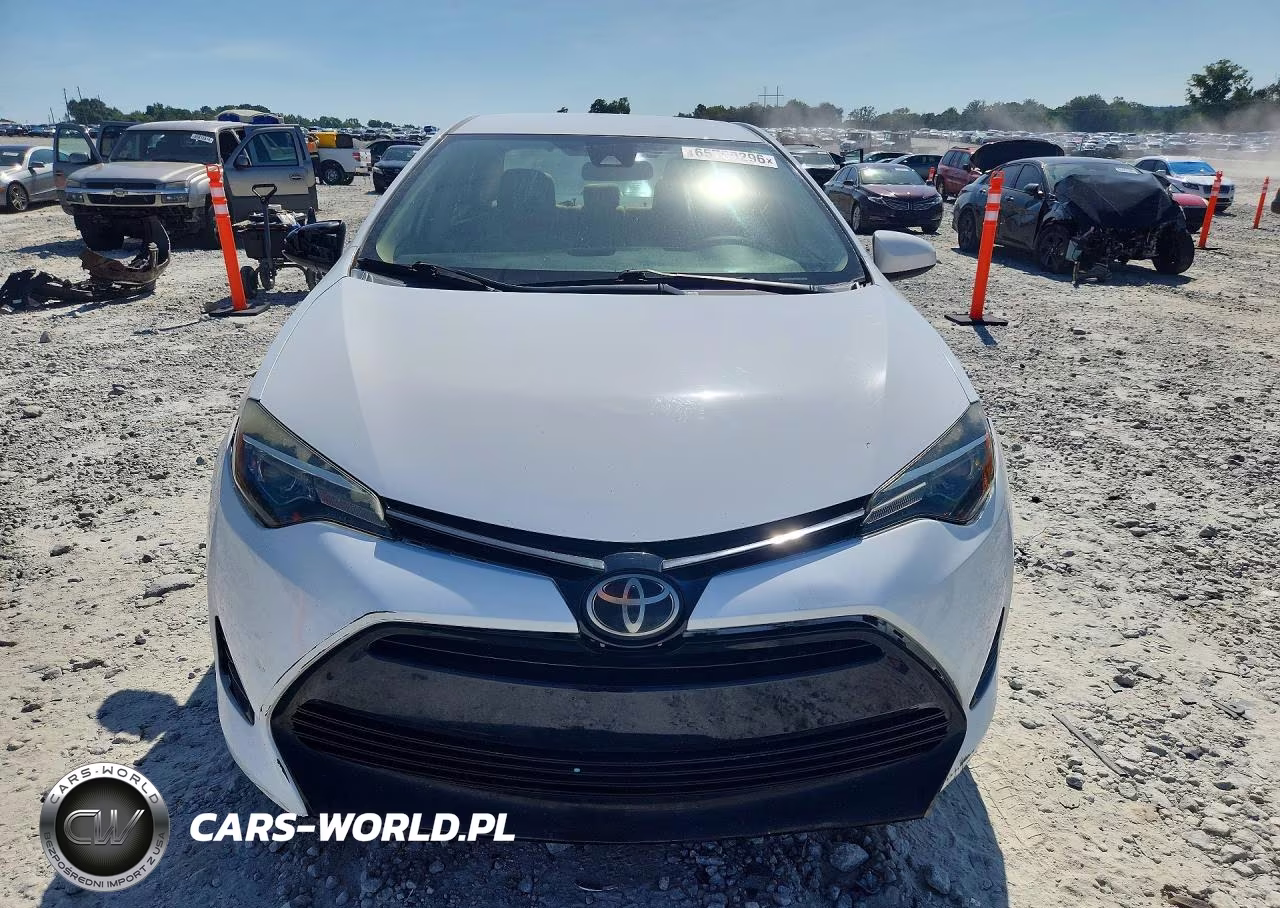2018 Toyota Corolla Le VIN:5YFBURHE0JP847187 - 5