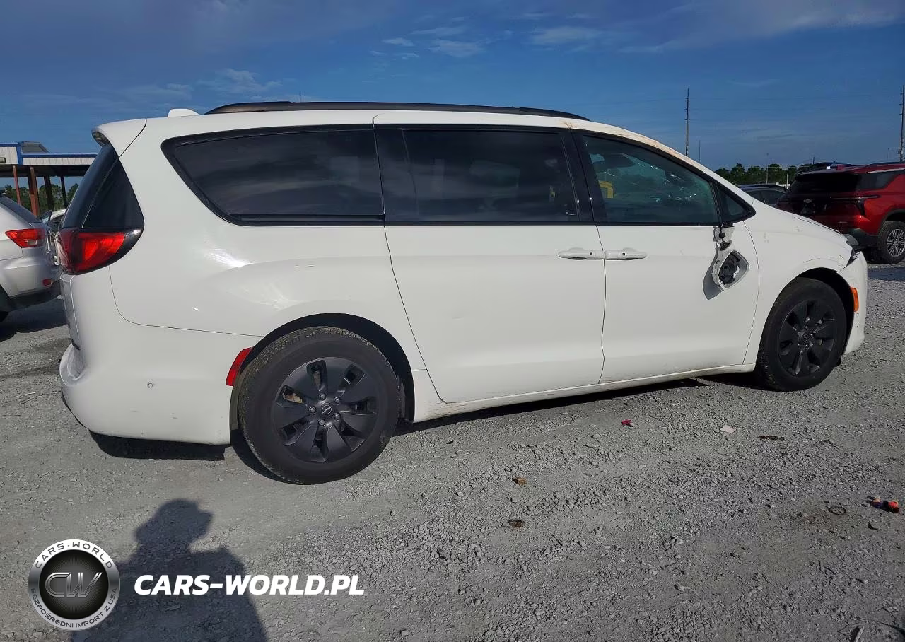 2020 Chrysler Pacifica Hybrid Limited VIN:2C4RC1N73LR287550 - 3