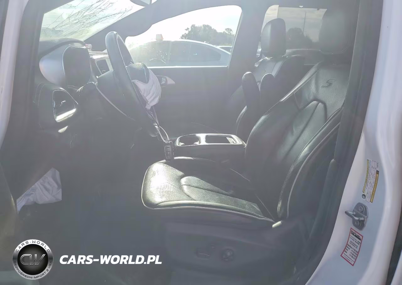 2020 Chrysler Pacifica Hybrid Limited VIN:2C4RC1N73LR287550 - 7