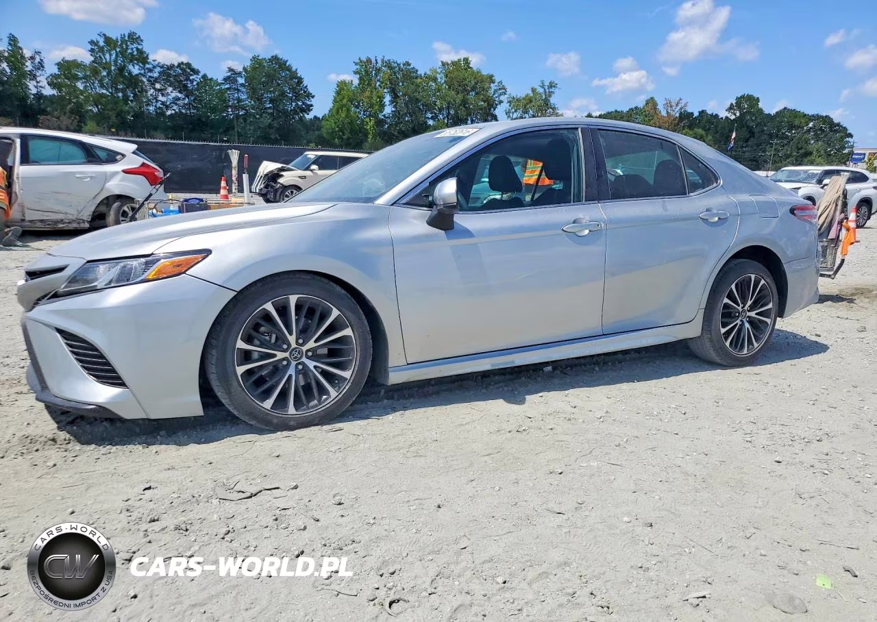 2018 Toyota Camry Se VIN:4T1B11HK6JU065104 - 1