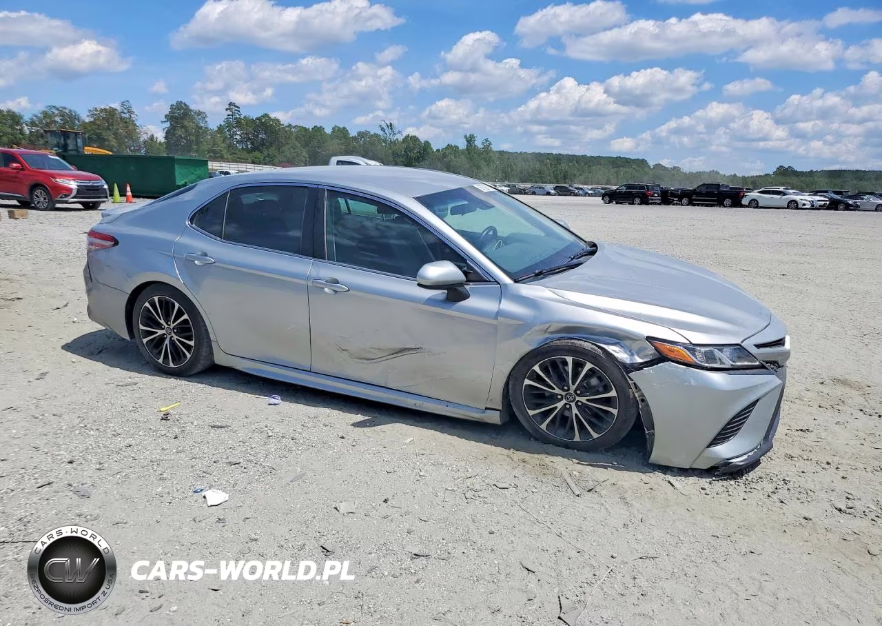 2018 Toyota Camry Se VIN:4T1B11HK6JU065104 - 4