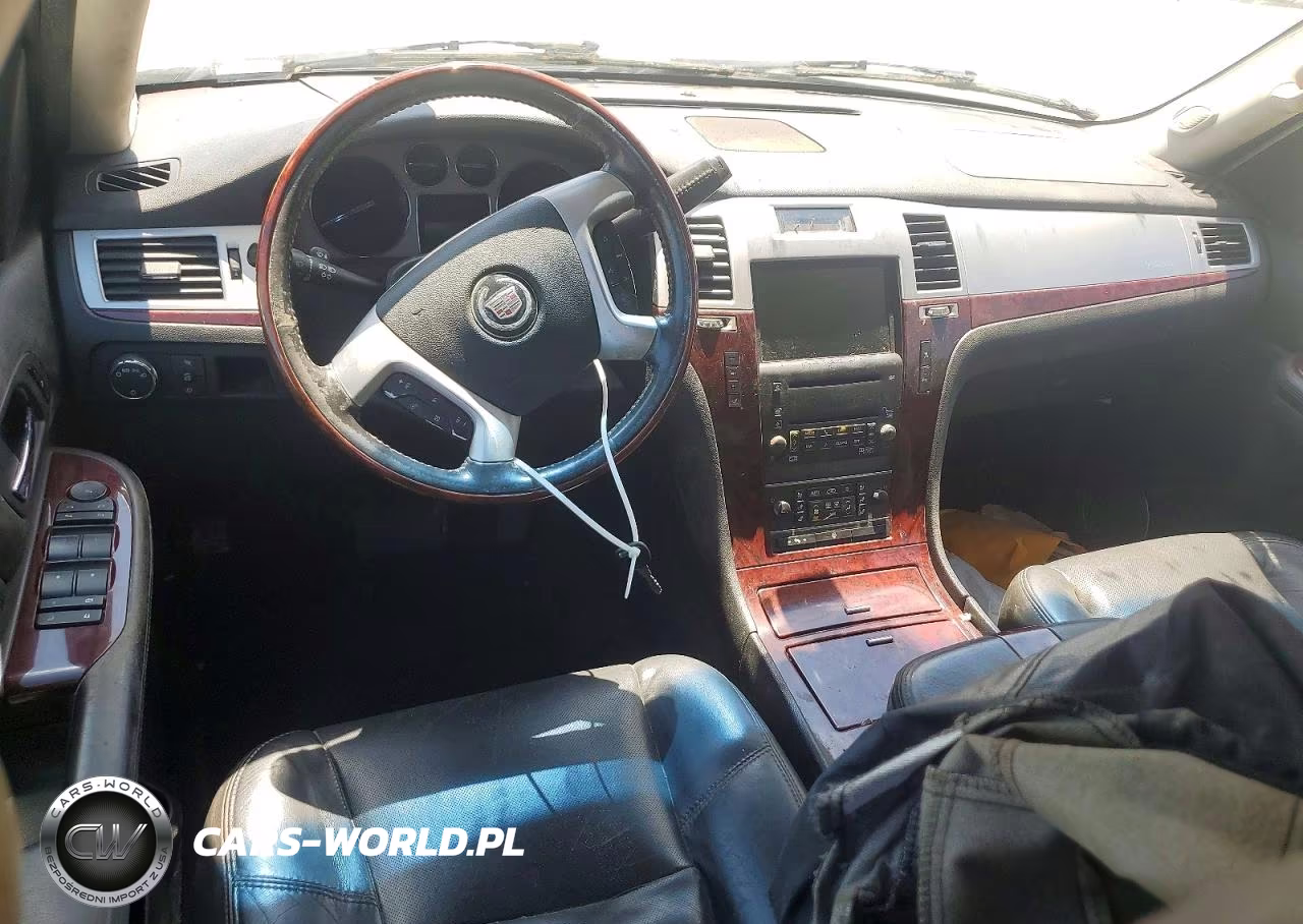 2007 Cadillac Escalade Luxury VIN:1GYFK63817R303507 - 8