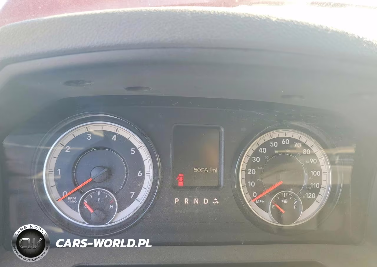 2019 Ram 1500 Classic Tradesman VIN:1C6RR6FG5KS727461 - 9