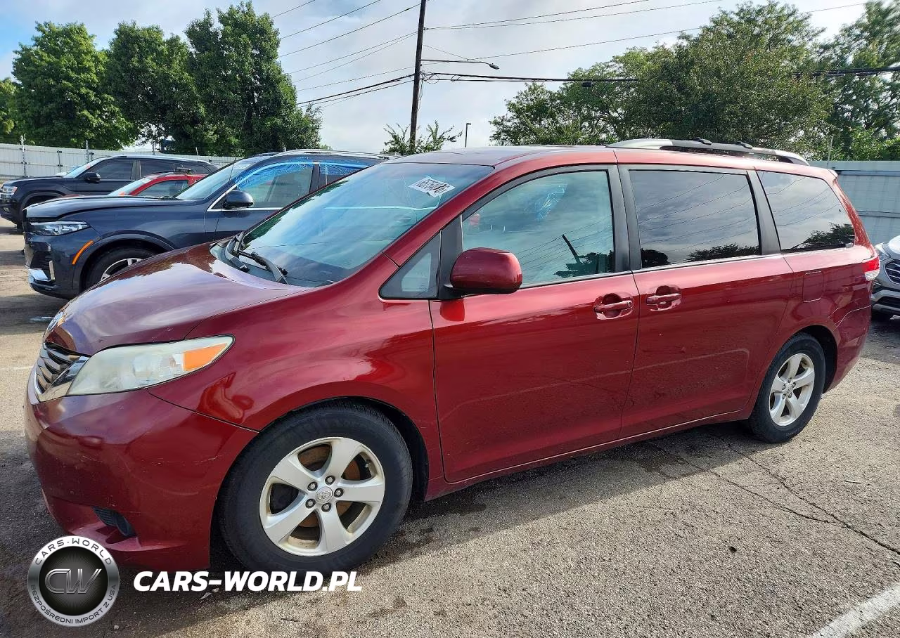 2012 Toyota Sienna Le – zdjęcie 1 z 13