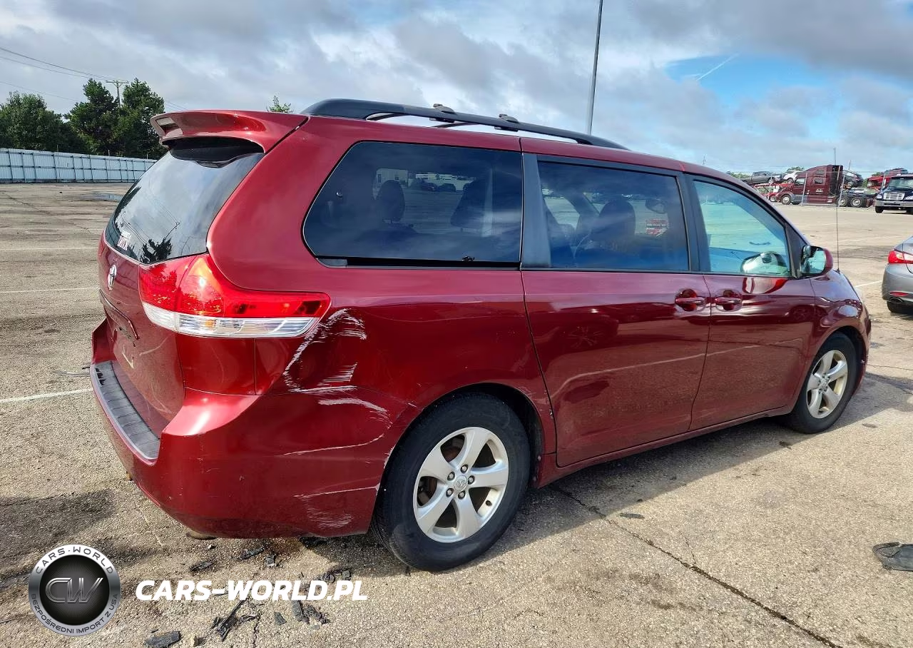 2012 Toyota Sienna Le VIN:5TDKK3DC6CS208961 - 3