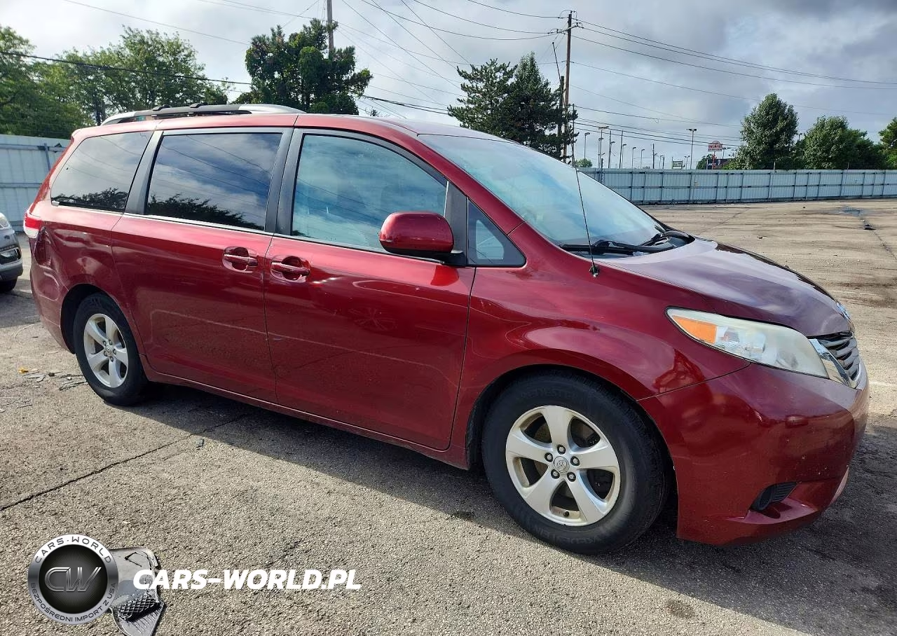 2012 Toyota Sienna Le VIN:5TDKK3DC6CS208961 - 4