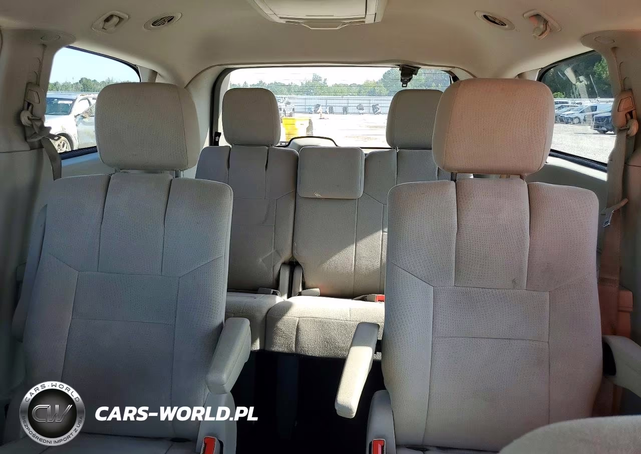 2011 Chrysler Town & Country Touring VIN:2A4RR5DG6BR703607 - 10