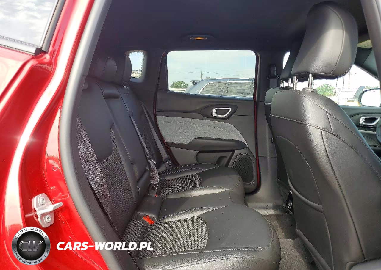 2025 Jeep Compass Latitude VIN:3C4NJDBN1ST569111 - 11
