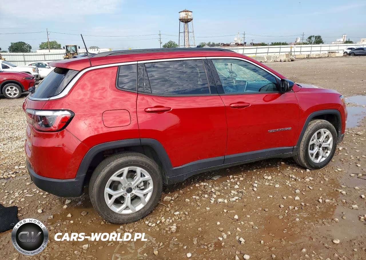 2025 Jeep Compass Latitude VIN:3C4NJDBN1ST569111 - 3