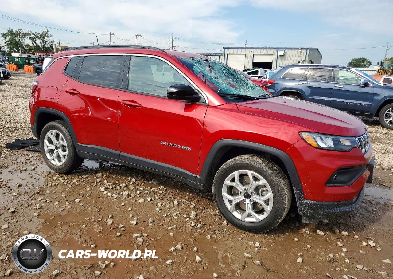 2025 Jeep Compass Latitude VIN:3C4NJDBN1ST569111 - 4