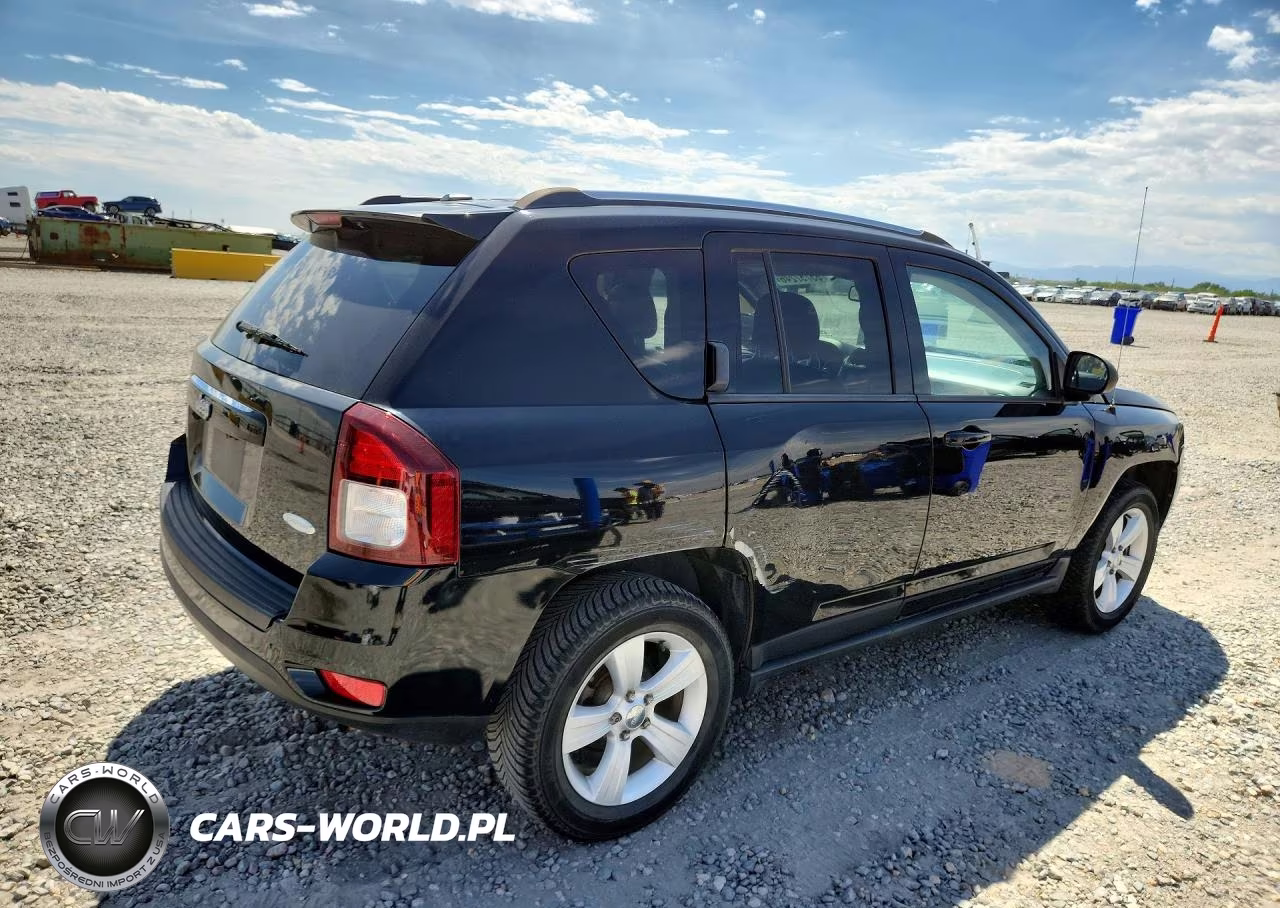 2015 Jeep Compass Latitude VIN:1C4NJDEB9FD163090 - 3