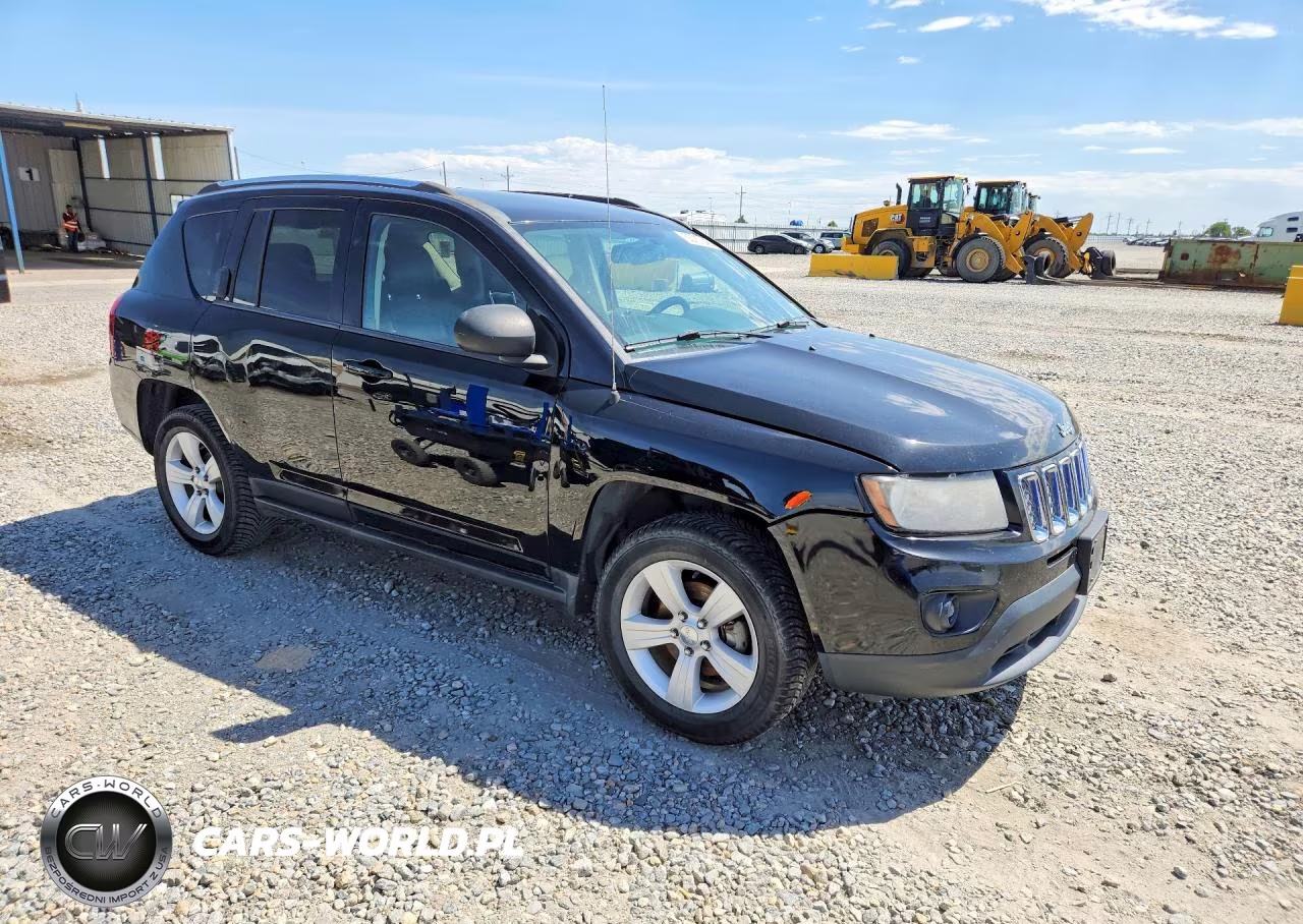 2015 Jeep Compass Latitude VIN:1C4NJDEB9FD163090 - 4