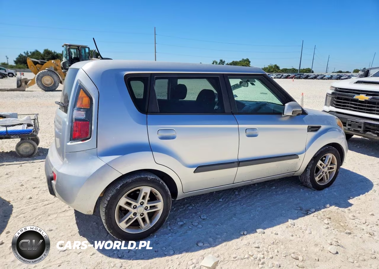 2010 Kia Soul + VIN:KNDJT2A22A7148991 - 3