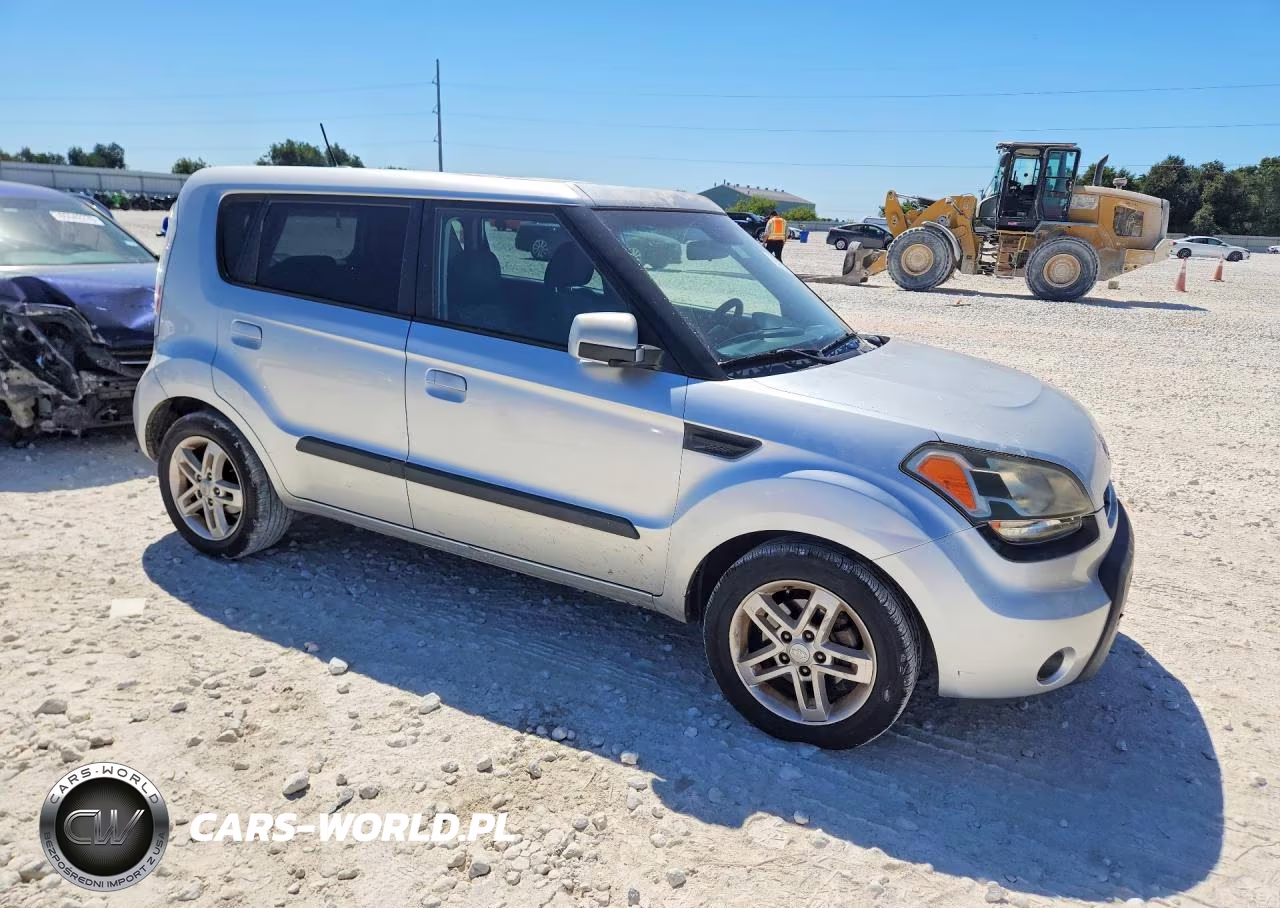 2010 Kia Soul + VIN:KNDJT2A22A7148991 - 4
