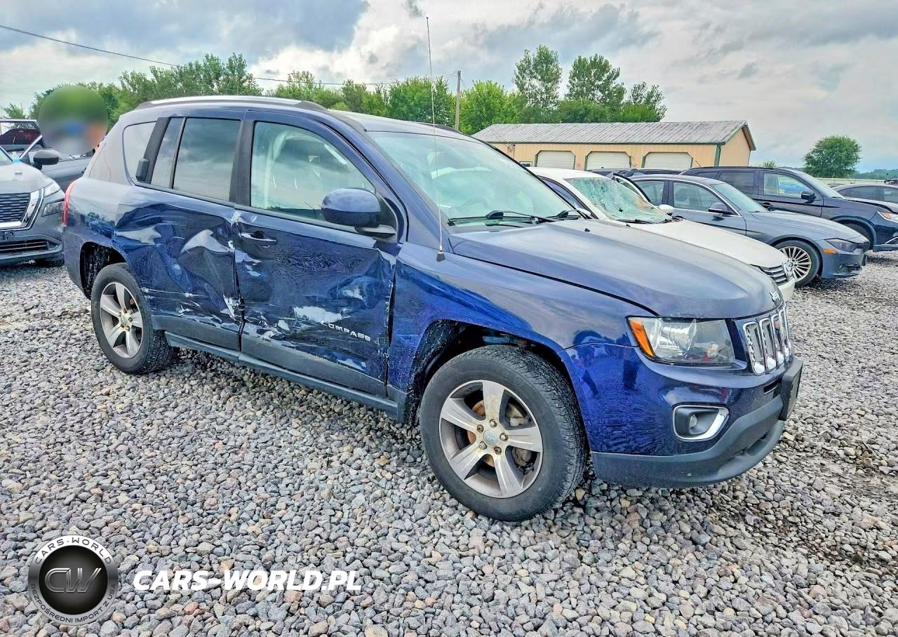 2016 Jeep Compass Latitude VIN:1C4NJDEB4GD738942 - 4