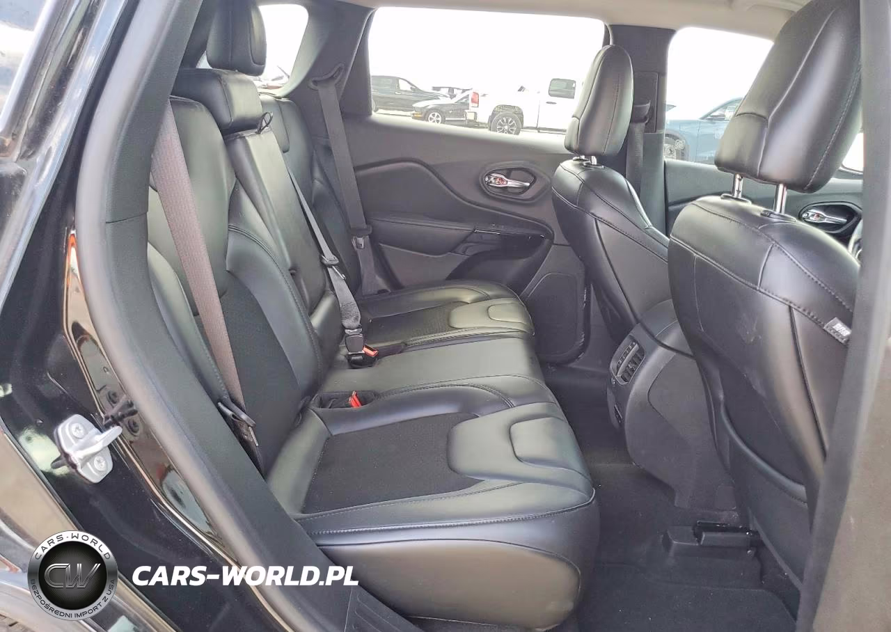 2020 Jeep Cherokee Latitude Plus VIN:1C4PJLLB4LD530365 - 10