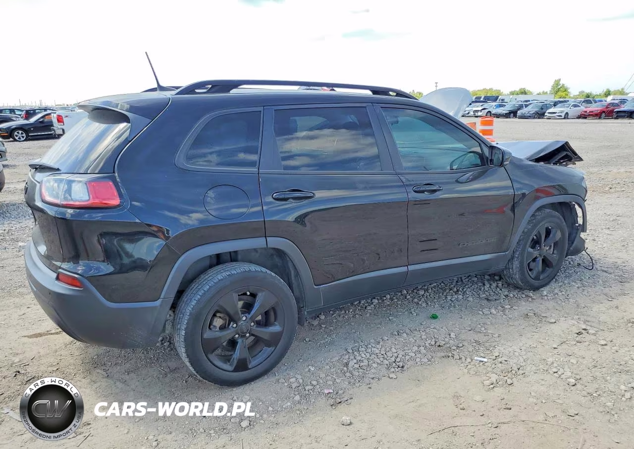 2020 Jeep Cherokee Latitude Plus VIN:1C4PJLLB4LD530365 - 3