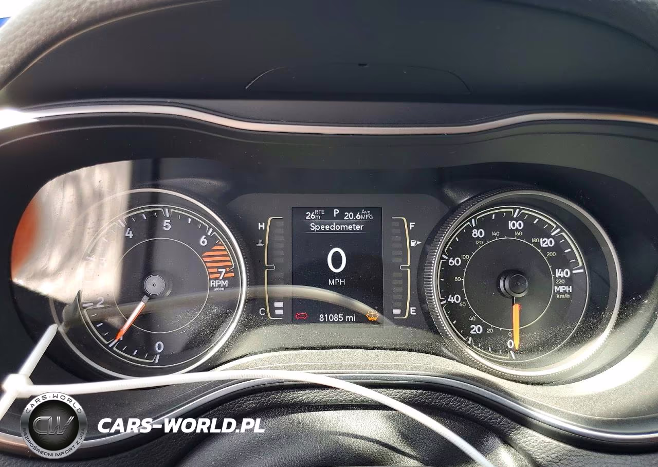 2020 Jeep Cherokee Latitude Plus VIN:1C4PJLLB4LD530365 - 9