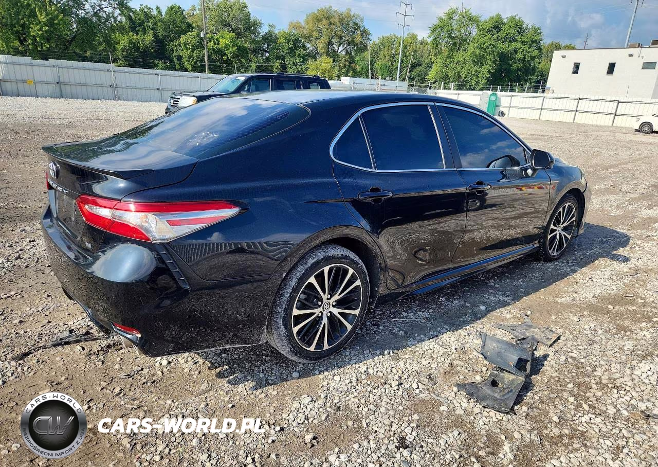2018 Toyota Camry Se VIN:4T1B11HK4JU075100 - 3